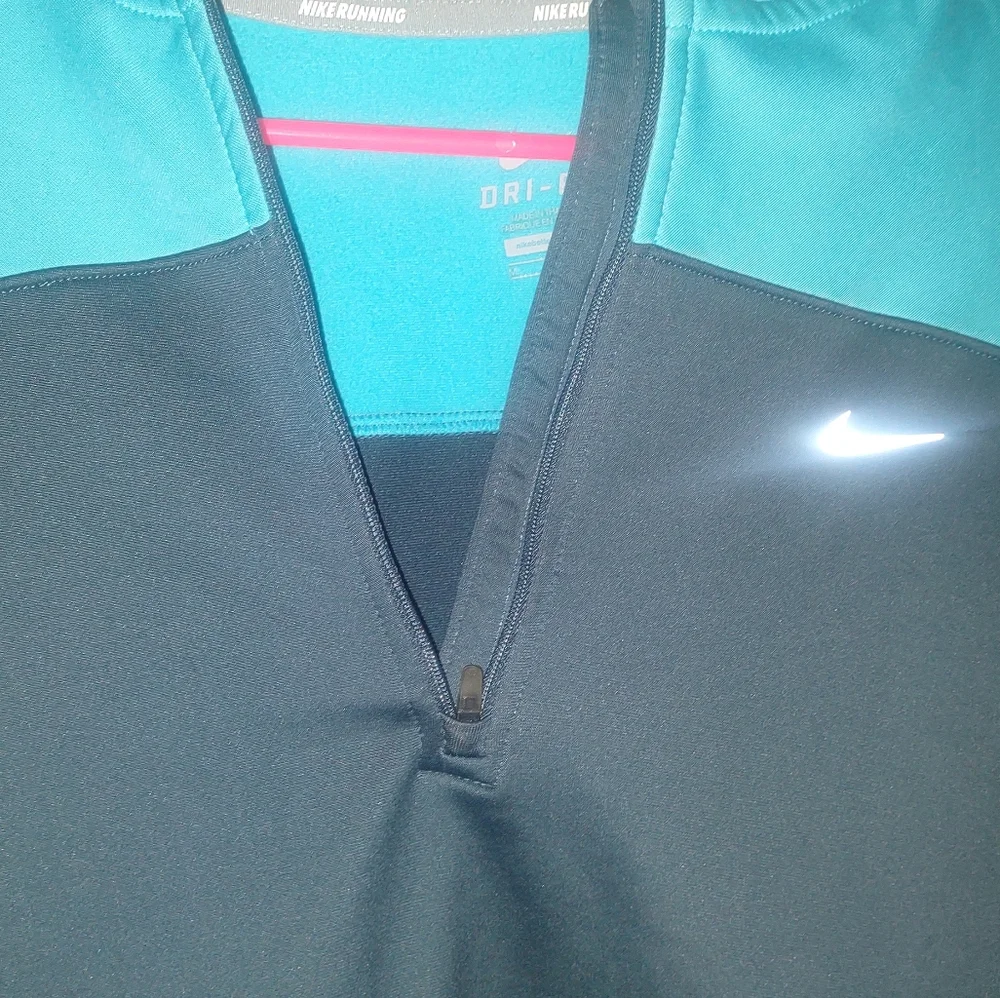 Woman's Nike Running Dri-Fit‎ thermal half zip hoodie size Medium - Picture 5 of 13
